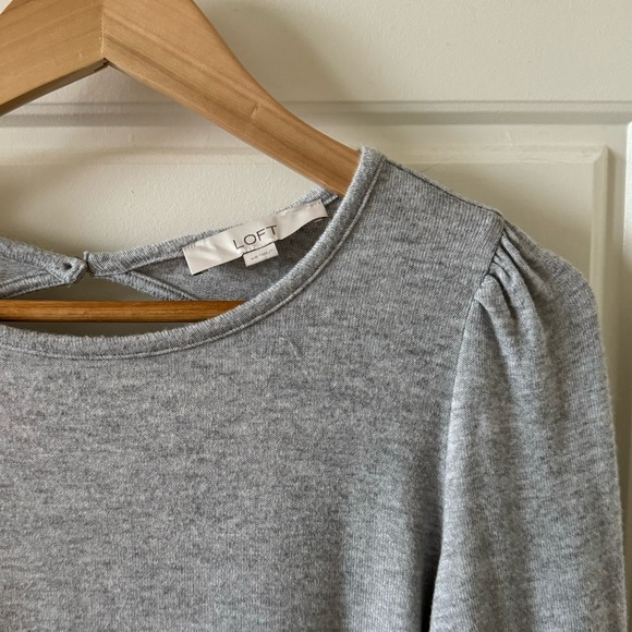 LOFT Knit Puff Sleeve Sweater with Back Cutout Detail in Gray Size XS - Picture 2 of 4